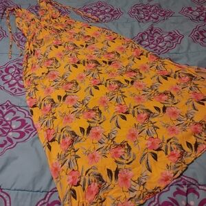 Timing 🐞 halter yellow dress M